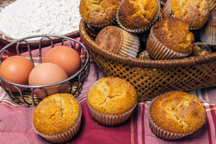 Sugar-free small muffins made with organic spelt flour