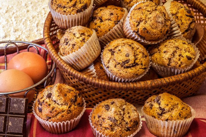 Sugar-free spelt muffins with chocolate
