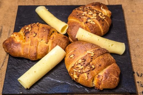 Spelt croissant with cheese